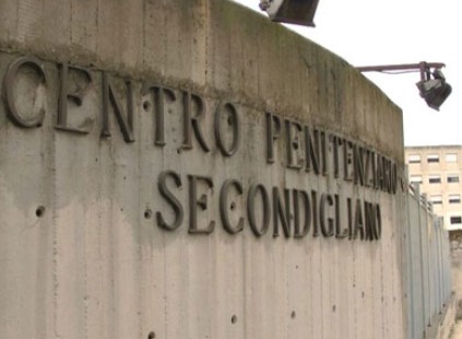 Un libro per tutti: la cultura come riscatto nel carcere di Secondigliano