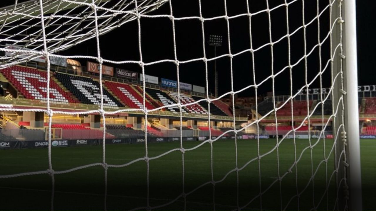 Foggia Crotone 0 3: Brutta Sconfitta per Rossi, il Foggia Insegue la Salvezza
