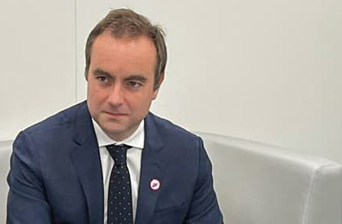 francia il governo lecornu cade dopo appena 14 ore