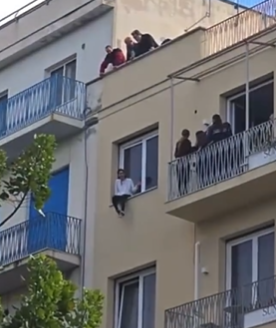 Minaccia suicidio a Reggio Calabria: giovane salvata dopo ore di tensione Minaccia suicidio a Reggio Calabria: giovane salvata dopo ore di tensione