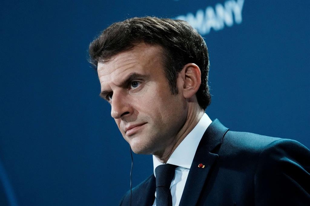 Francia, Macron sempre più isolato
