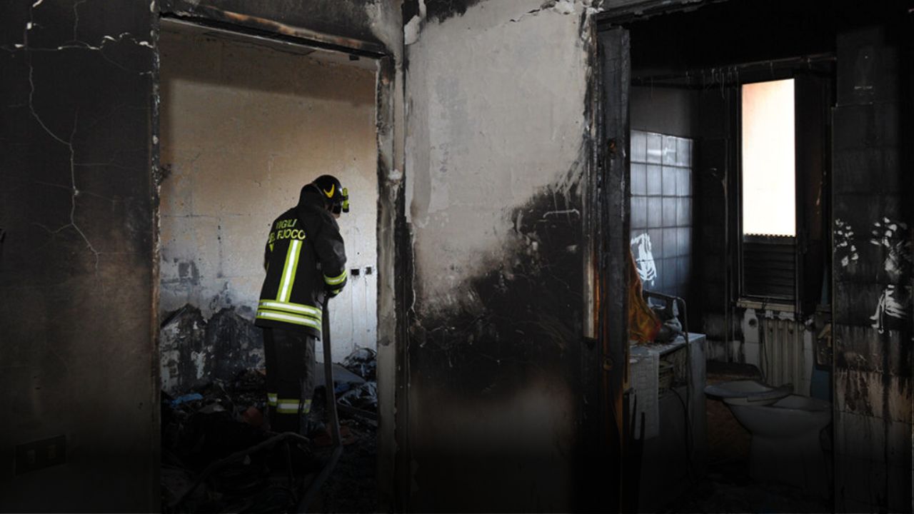 Manfredonia: Incendio in Appartamento, Anziana Salva e Ricoverata in Ospedale