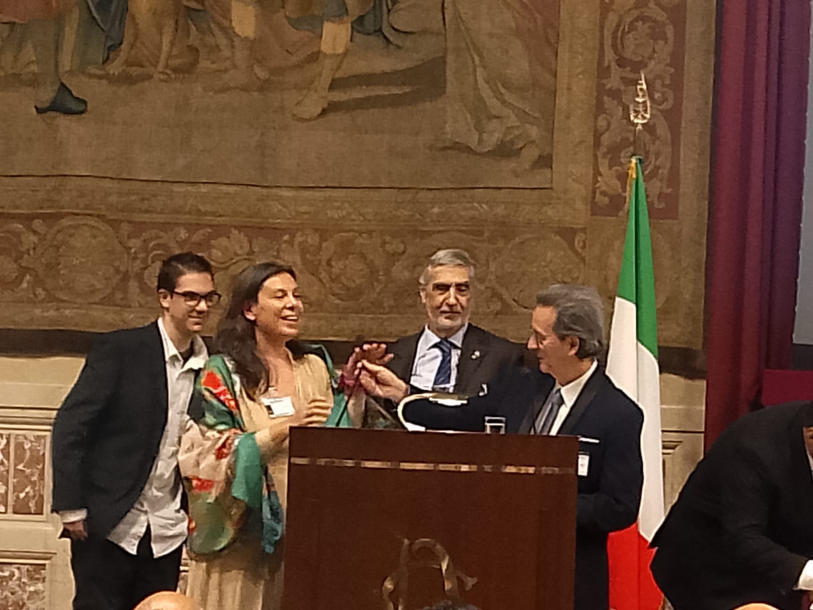madre e figlio autistici ricevono il prestigioso riconoscimento premio caruso a montecitorio