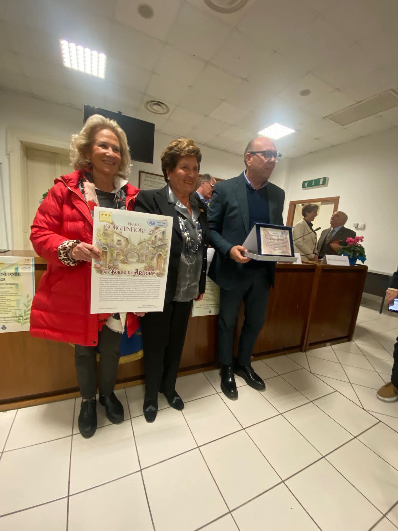 Borghinfiore 2025: Ardore Centro trionfa con il primo premio Borghinfiore 2025: Ardore Centro trionfa con il primo premio