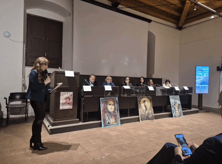 Immagine della conferenza stampa de “La Fiamma di Agata”, utilizzata per rappresentare l’avvio del palinsesto culturale dedicato a parola, arte e impegno civile al Palazzo della Cultura di Catania.